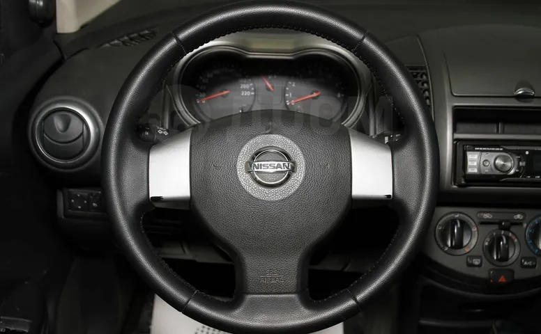 Nissan Note, 1 поколение