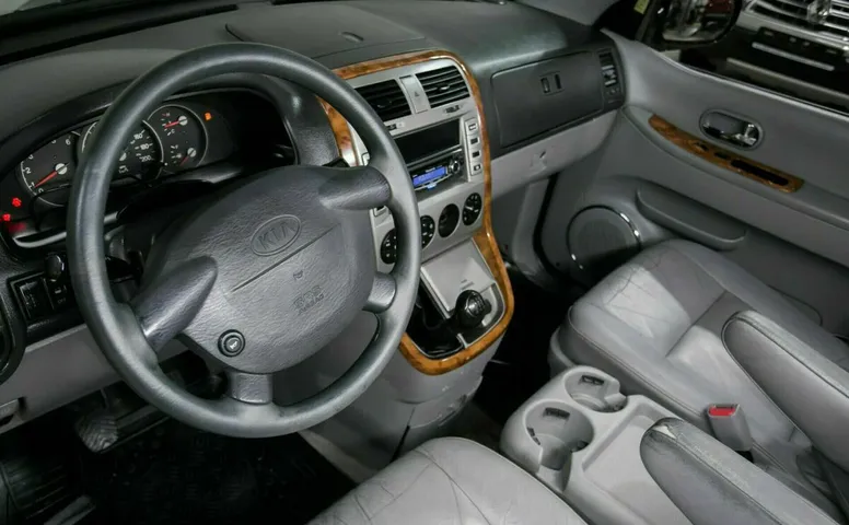Kia carnival