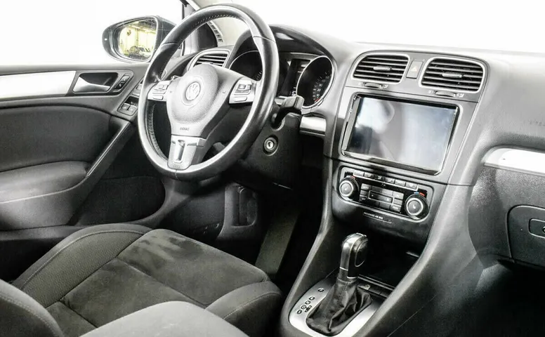 Volkswagen Golf VI