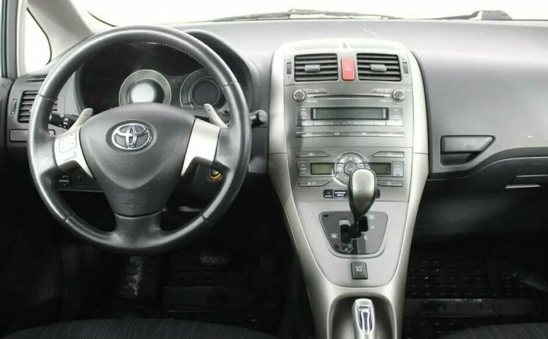 Toyota Auris 1.6 Робот