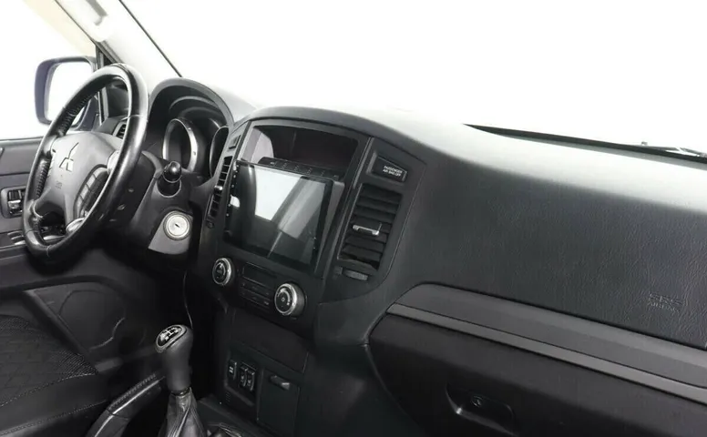 Mitsubishi Pajero IV