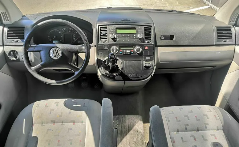 Volkswagen Multivan 2.5d MT (131 л.с.)