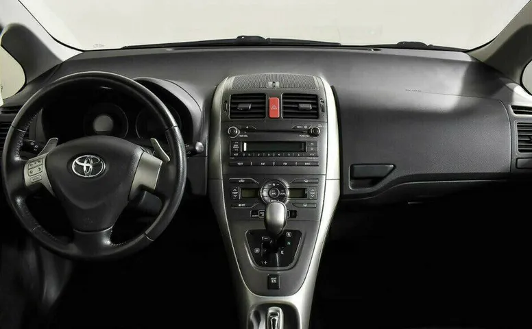 Toyota Auris 1.6 Робот