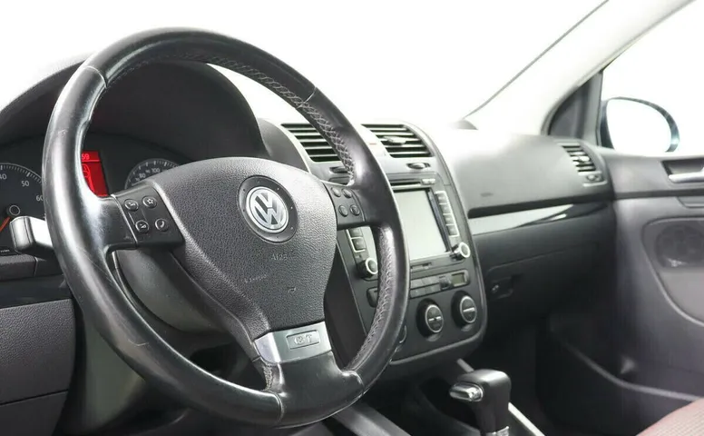 Volkswagen Golf VI
