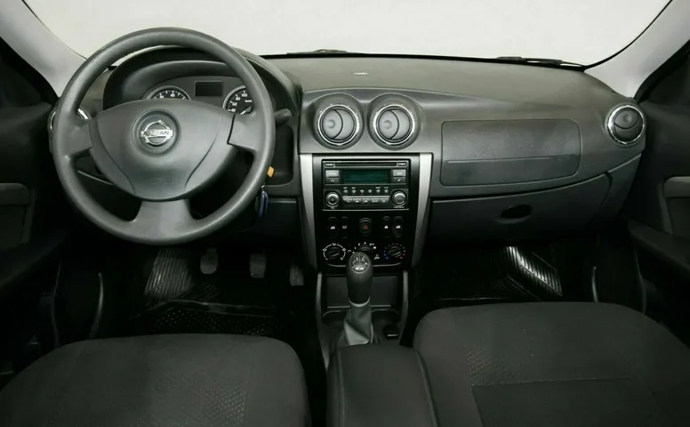Nissan almera