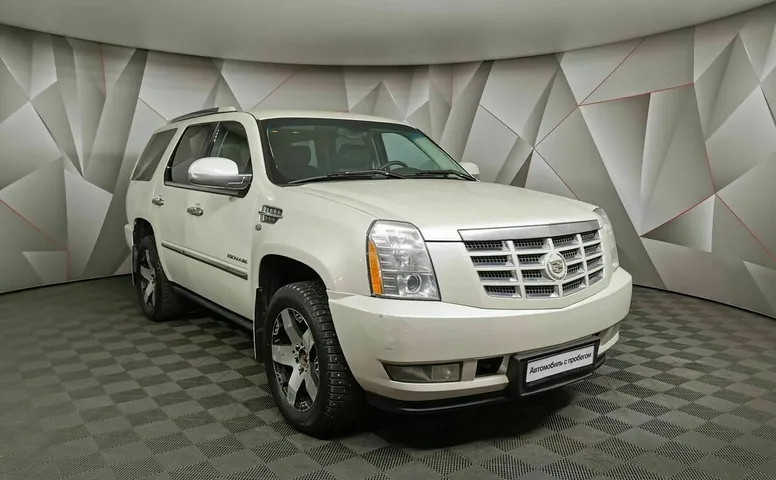 Cadillac Escalade 6.2 V8 АТ 4WD ESV (409 л.с.) Luxury ESV Белый