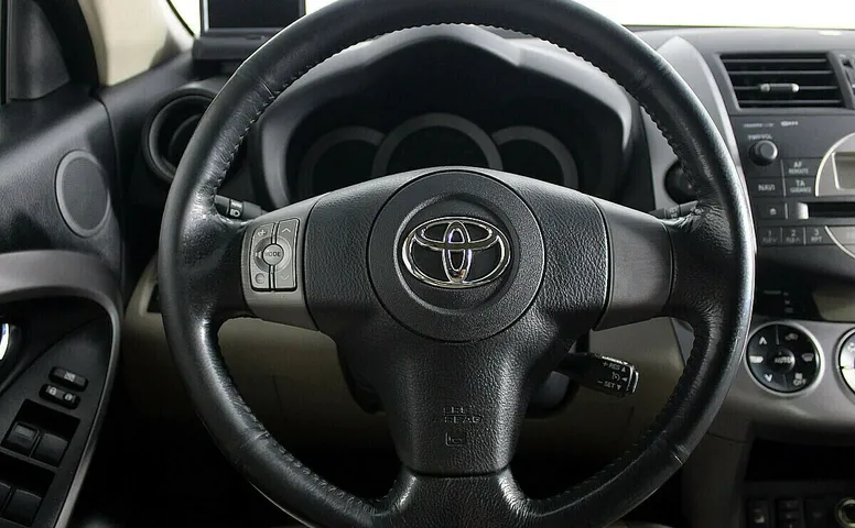 Toyota RAV4 III (XA30)