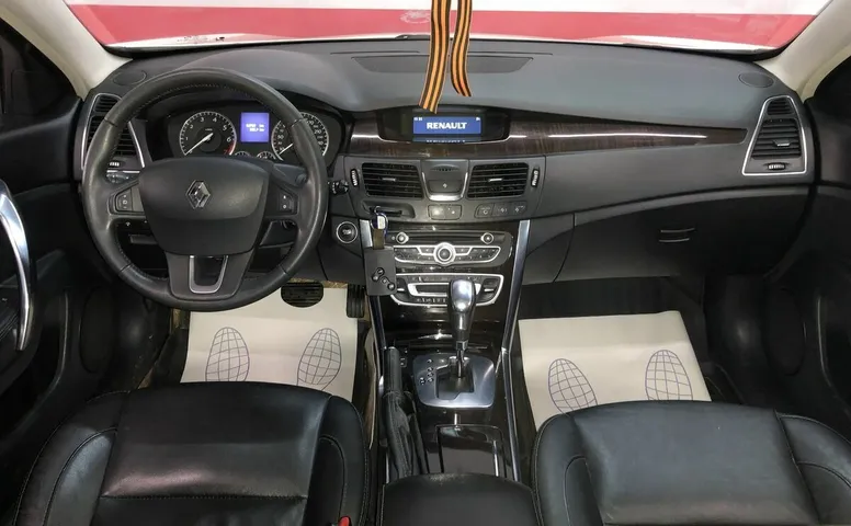 Renault LATITUDE 2.0 CVT (139 л.с.)