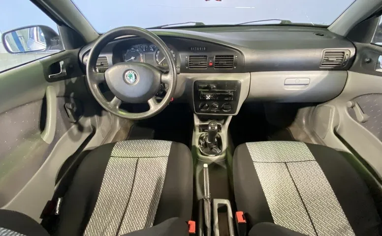 Skoda OCTAVIA 1.6 MT (100 л.с.)