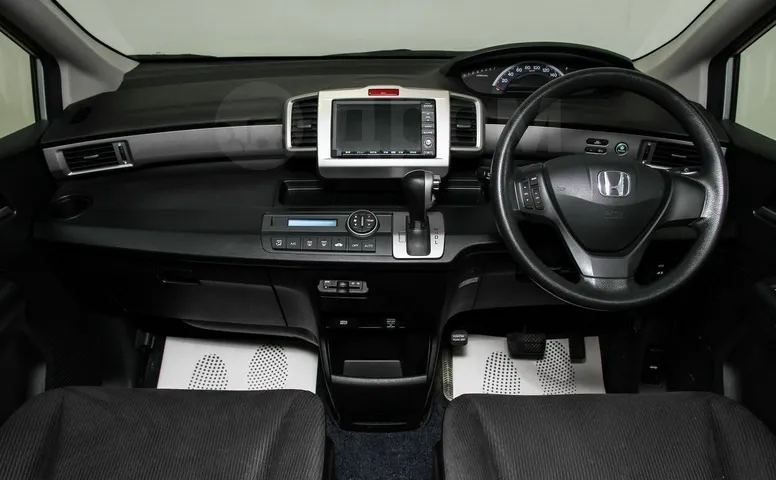 Honda Freed, 1 поколение