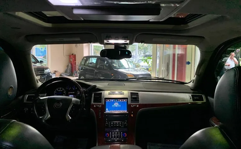 Cadillac Escalade III