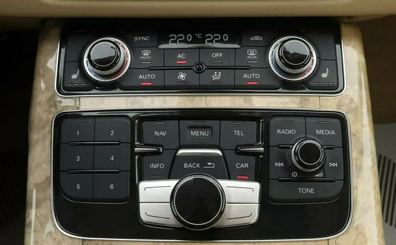 Audi A8 III (D4)
