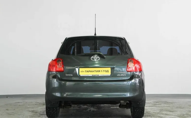 Toyota Auris, 1 поколение