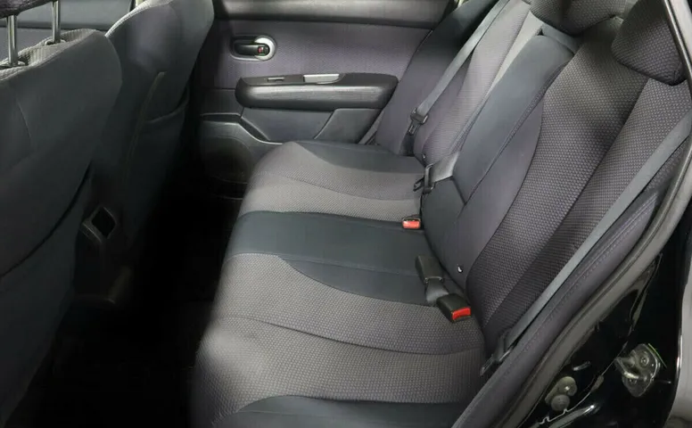 Nissan Tiida I