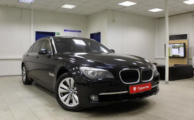 BMW 7 серия, V
