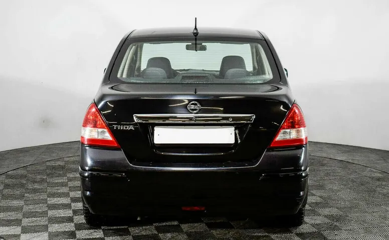 Nissan tiida