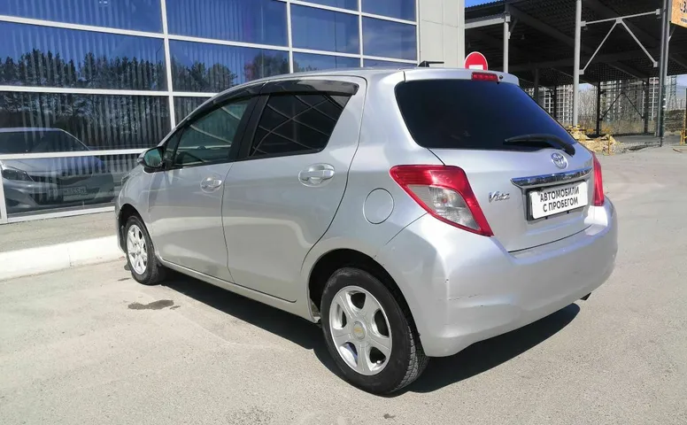 Toyota VITZ 1.3 CVT (95 л.с.)