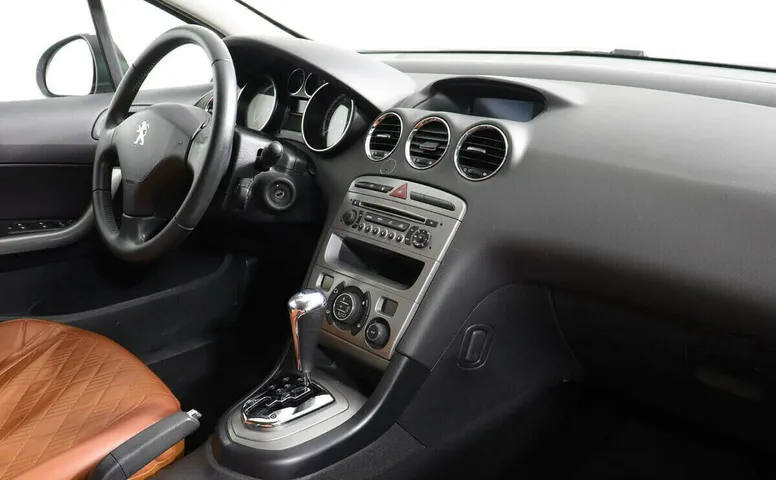 Peugeot 408 I