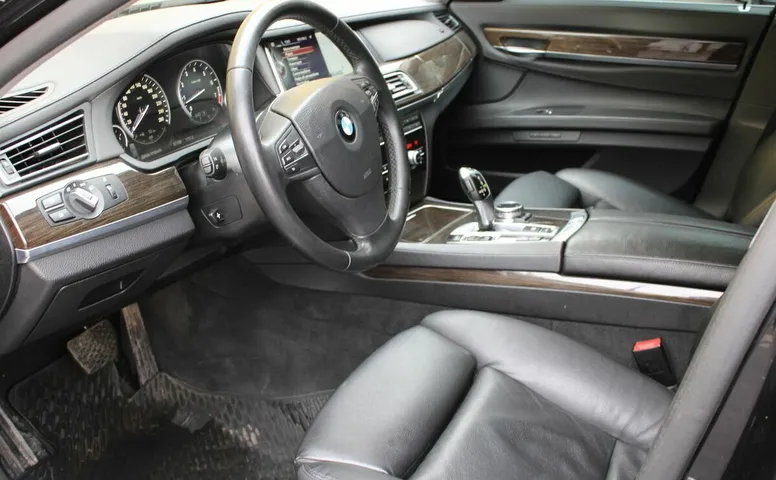 BMW 7ER 740Li xDrive 3.0 AT (320 л.с.) 4WD