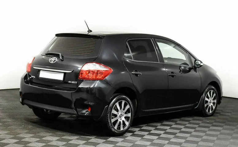 Toyota Auris 1.6 Автомат