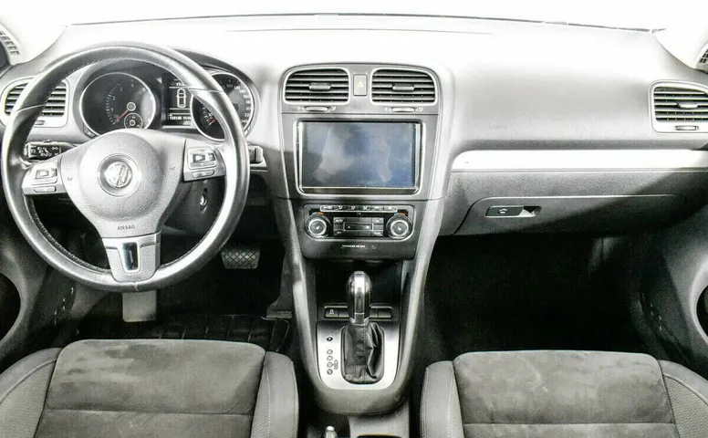 Volkswagen Golf VI