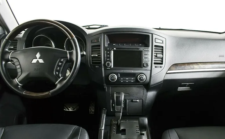 Mitsubishi Pajero IV