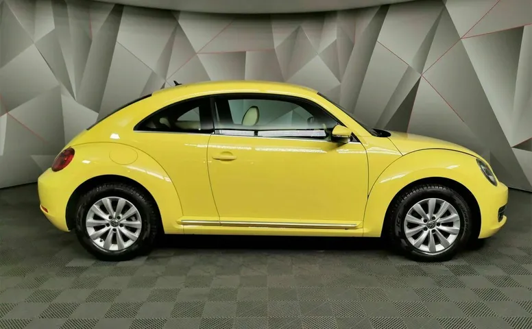 Volkswagen Beetle 1.2 TSI BlueMotion DSG (105 л.с.) Жёлтый