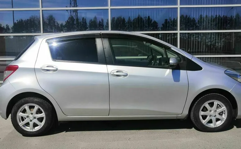 Toyota VITZ 1.3 CVT (95 л.с.)