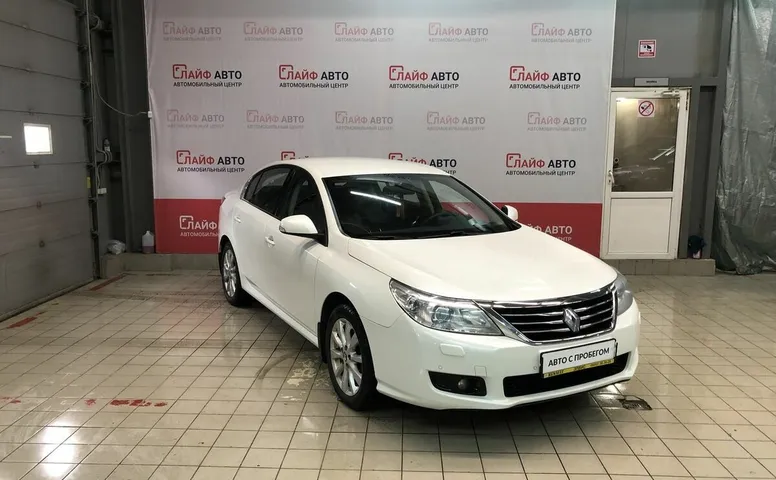 Renault LATITUDE 2.0 CVT (139 л.с.)