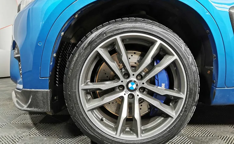 BMW X6 M 4.4 xDrive Steptronic (575 л.с.) Синий