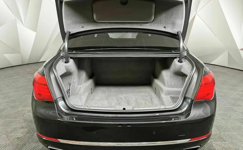 BMW 7 серия 750Li xDrive AT (450 л.с.) Черный