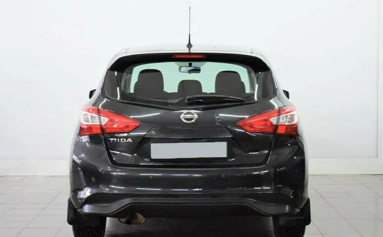Nissan tiida
