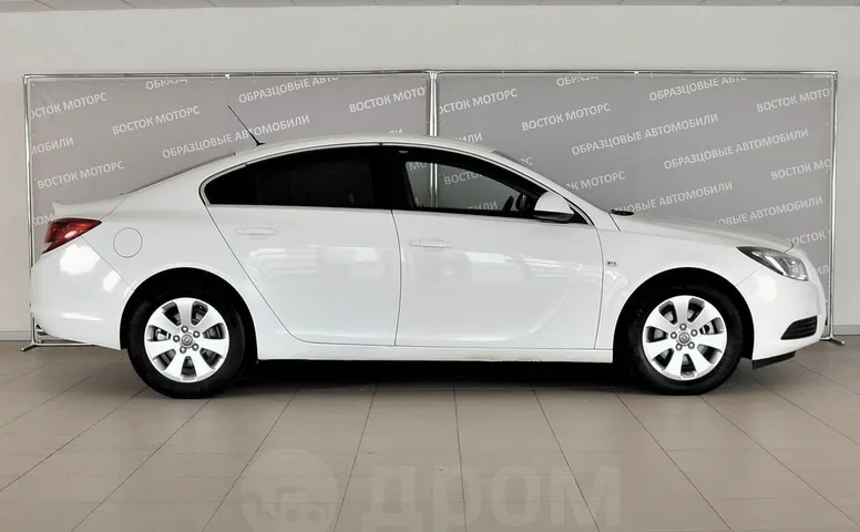 Opel Insignia, 1 поколение