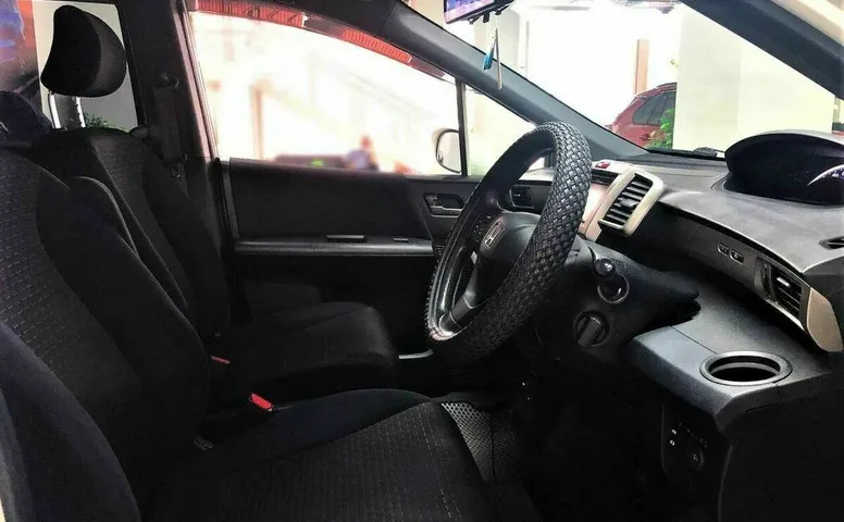 Honda freed spike i