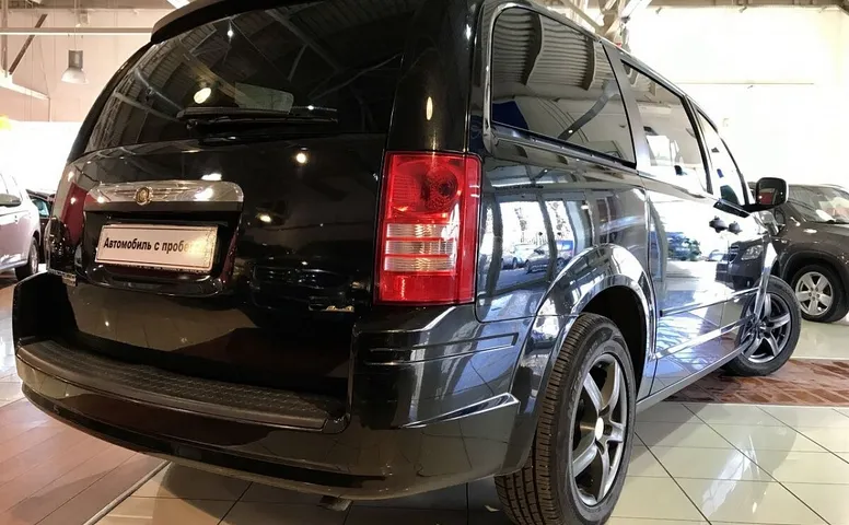 Chrysler Town & Country V