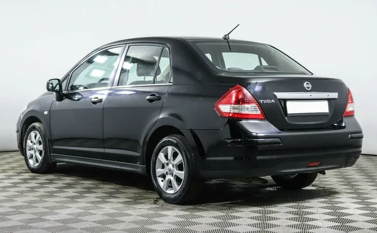 Nissan Tiida I