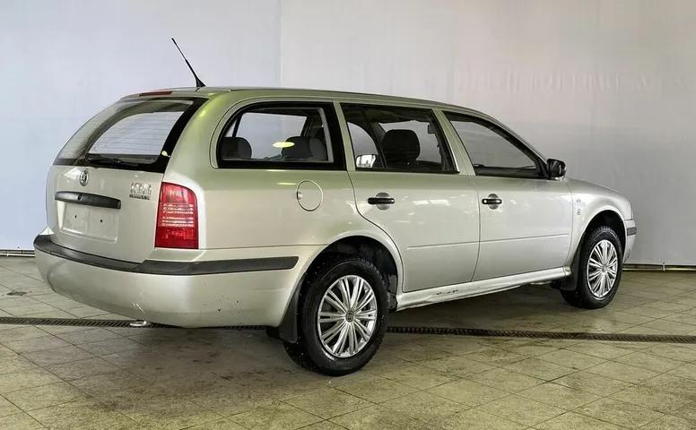 Skoda OCTAVIA 1.6 MT (100 л.с.)