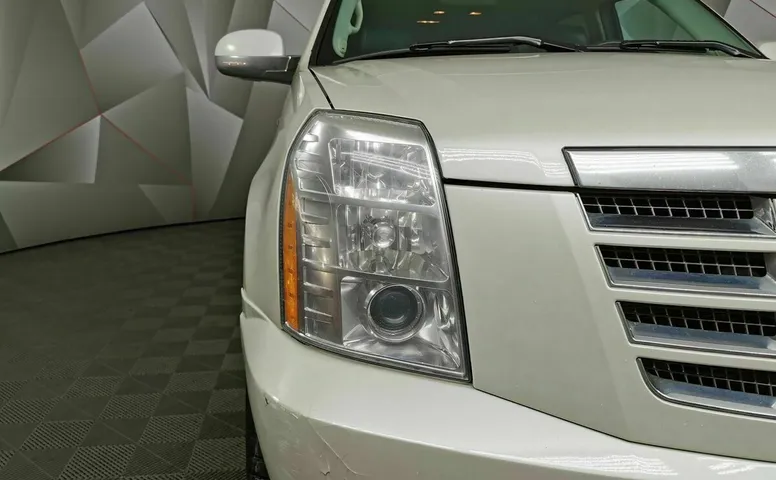 Cadillac Escalade 6.2 V8 АТ 4WD ESV (409 л.с.) Luxury ESV Белый