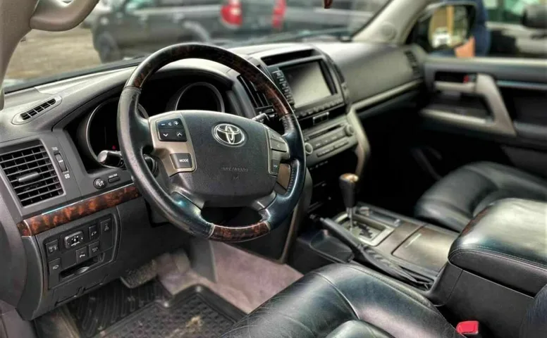 Toyota land cruiser 200 series