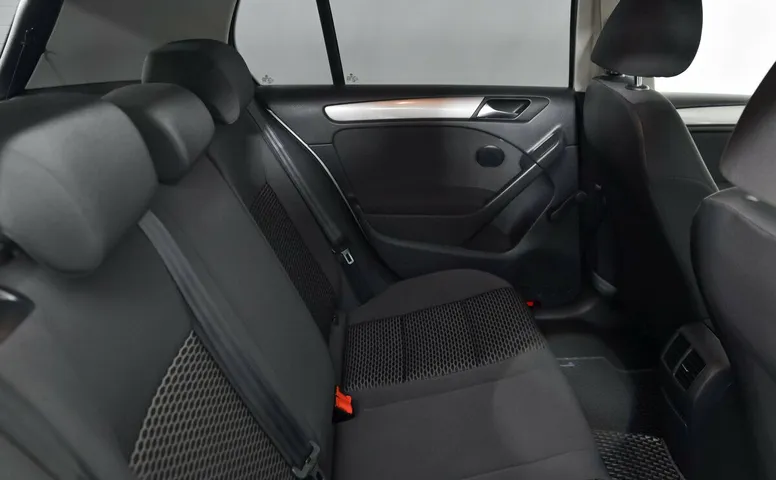 Volkswagen Golf VI
