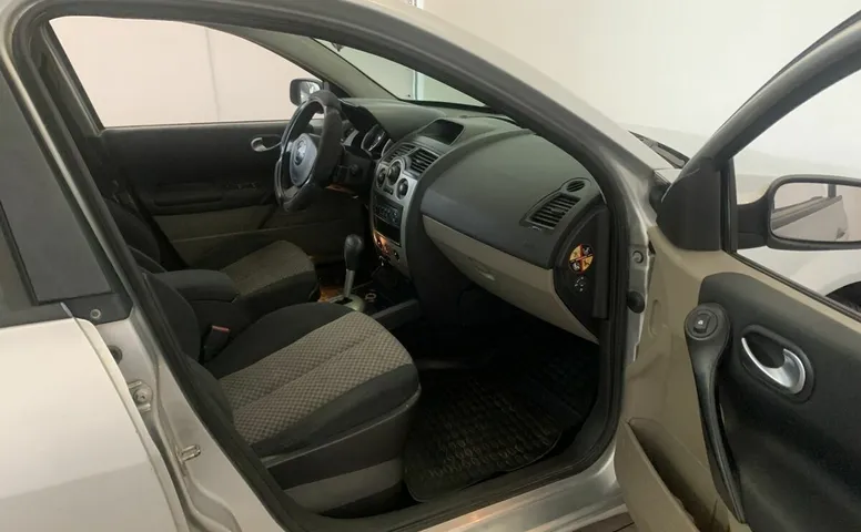 Renault MEGANE 1.6 AT (115 л.с.)