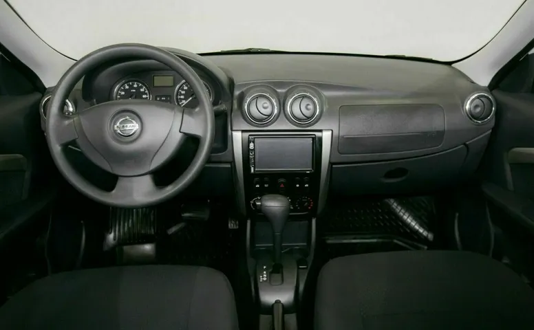 Nissan almera