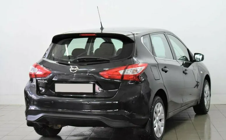 Nissan tiida
