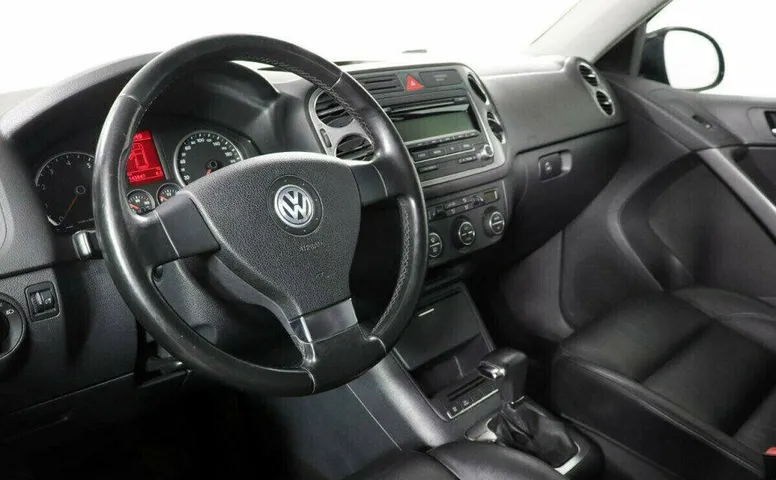 Volkswagen Tiguan 2.0 Автомат