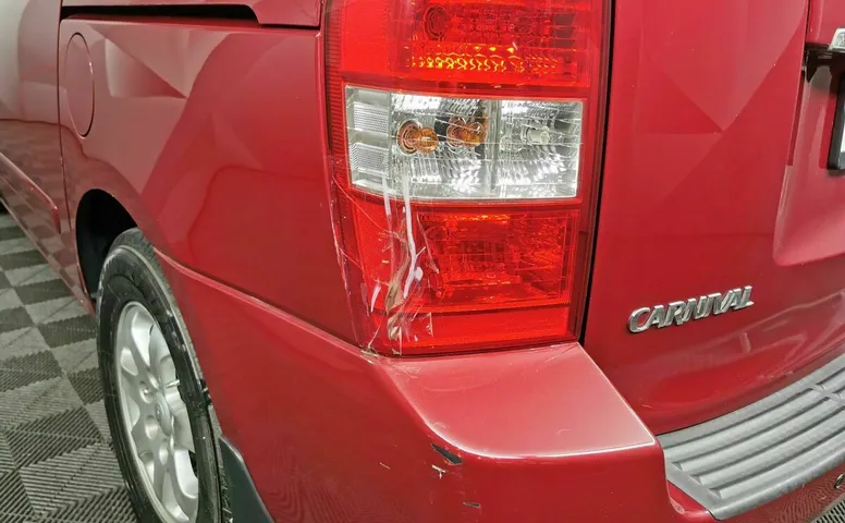 Kia Carnival 2.7 AT (186 л.с.) Красный
