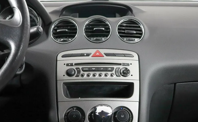 Peugeot 408 I