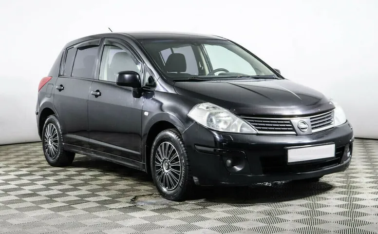 Nissan Tiida I