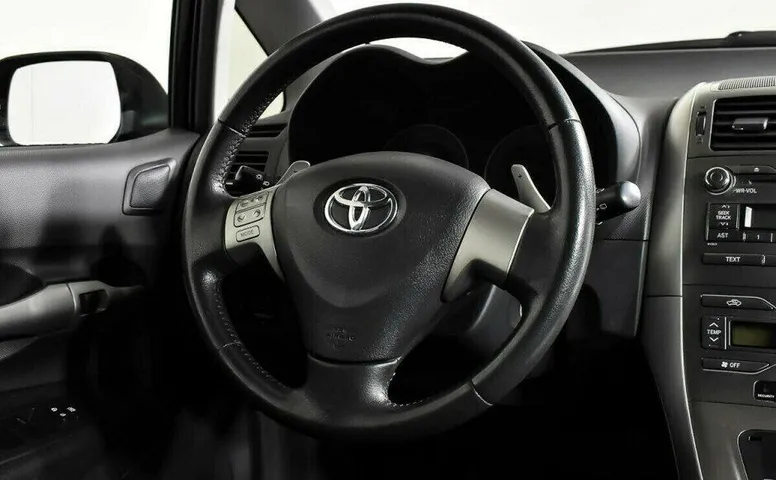 Toyota Auris 1.6 Робот