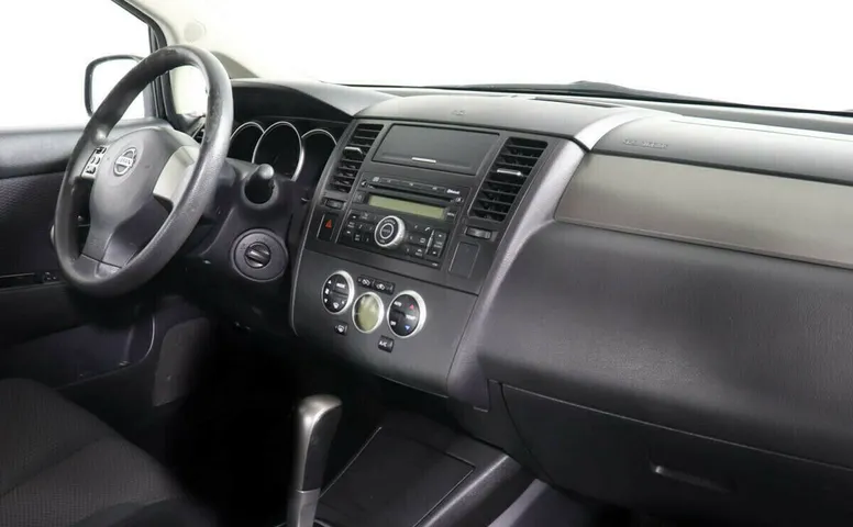 Nissan Tiida I