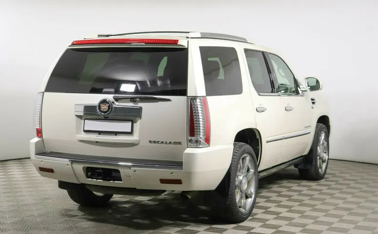Cadillac Escalade III